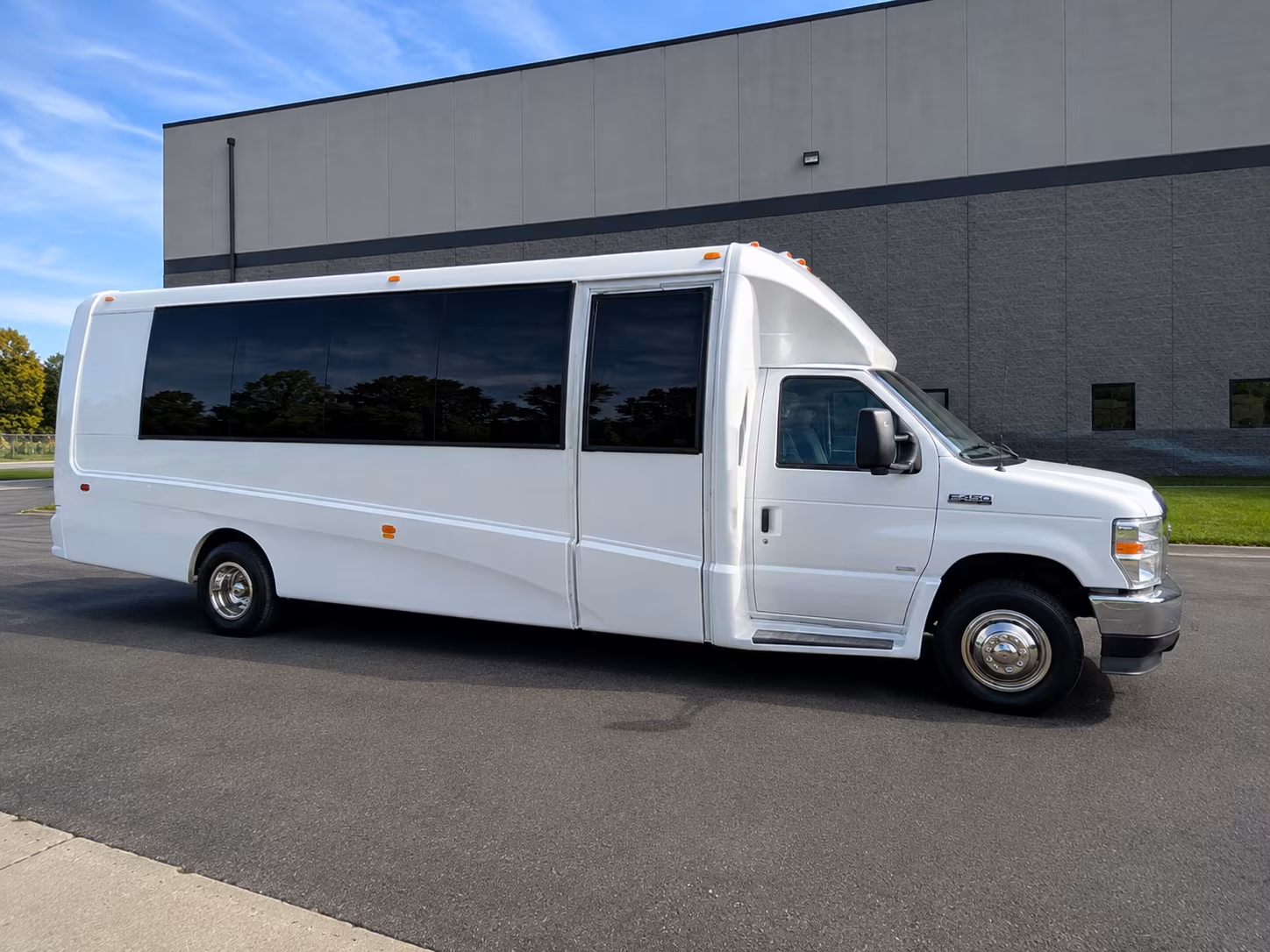 find the perfect transportation for your next airport transfer 2