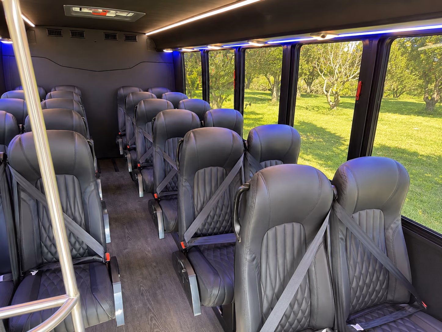 find the perfect transportation for your next airport transfer 3